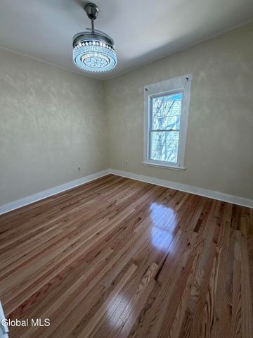 2 Manning Square, Albany, NY 12206