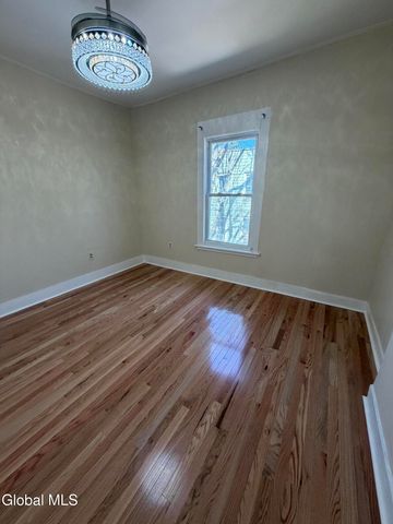 2 Manning Square, Albany, NY 12206
