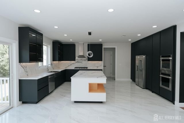 40 Wright Street, Iselin, NJ 08830