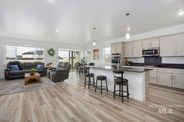 3769 S Angel Falls Way, Nampa, ID 83686