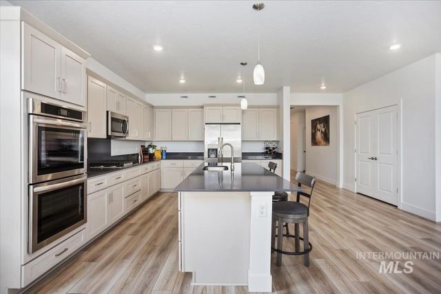 3769 S Angel Falls Way, Nampa, ID 83686