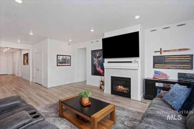 3769 S Angel Falls Way, Nampa, ID 83686