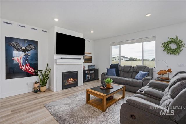 3769 S Angel Falls Way, Nampa, ID 83686