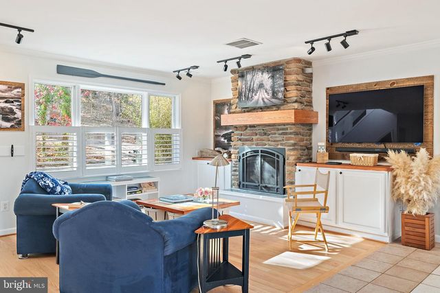 1812 SHORE DR, Annapolis, MD 21401