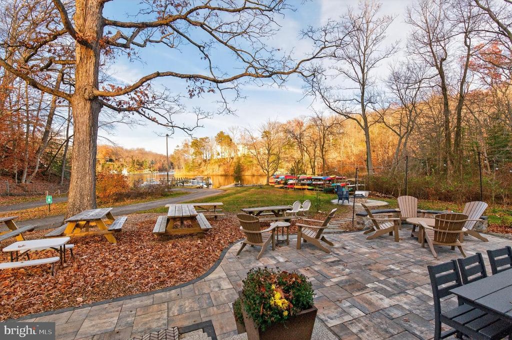 Image 76 of property listing at 1812 SHORE DR, Annapolis, MD 21401