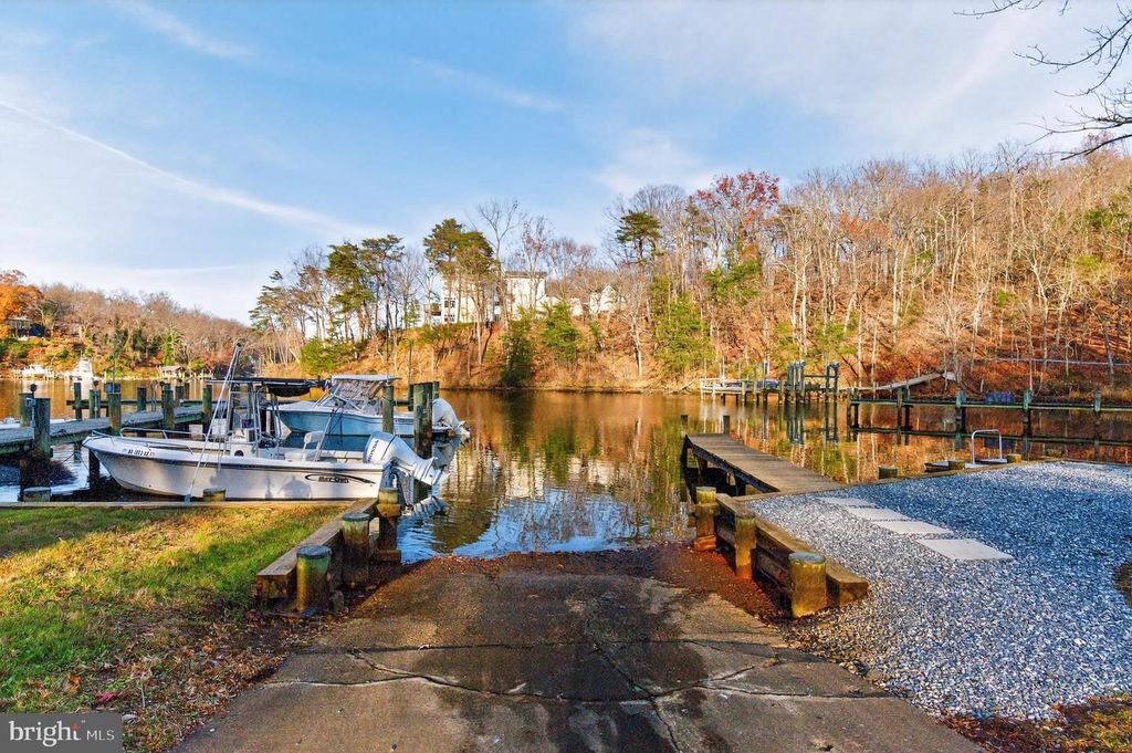 Image 80 of property listing at 1812 SHORE DR, Annapolis, MD 21401