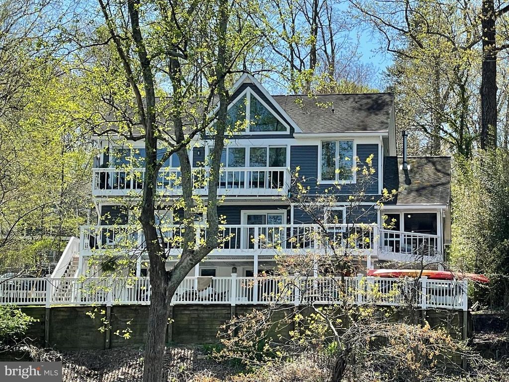 Image 84 of property listing at 1812 SHORE DR, Annapolis, MD 21401