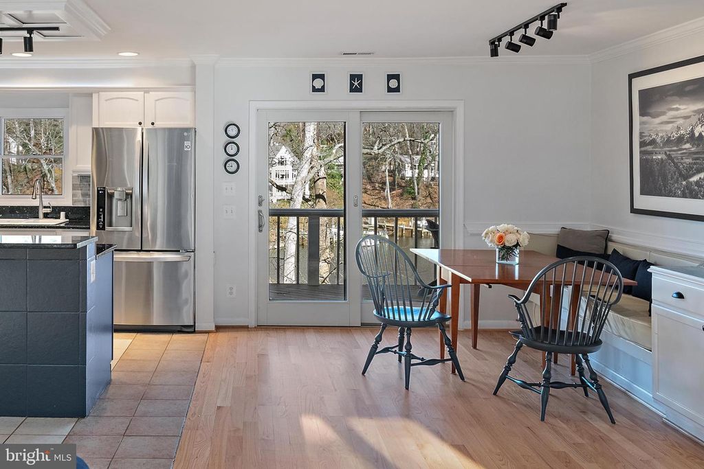 Image 10 of property listing at 1812 SHORE DR, Annapolis, MD 21401