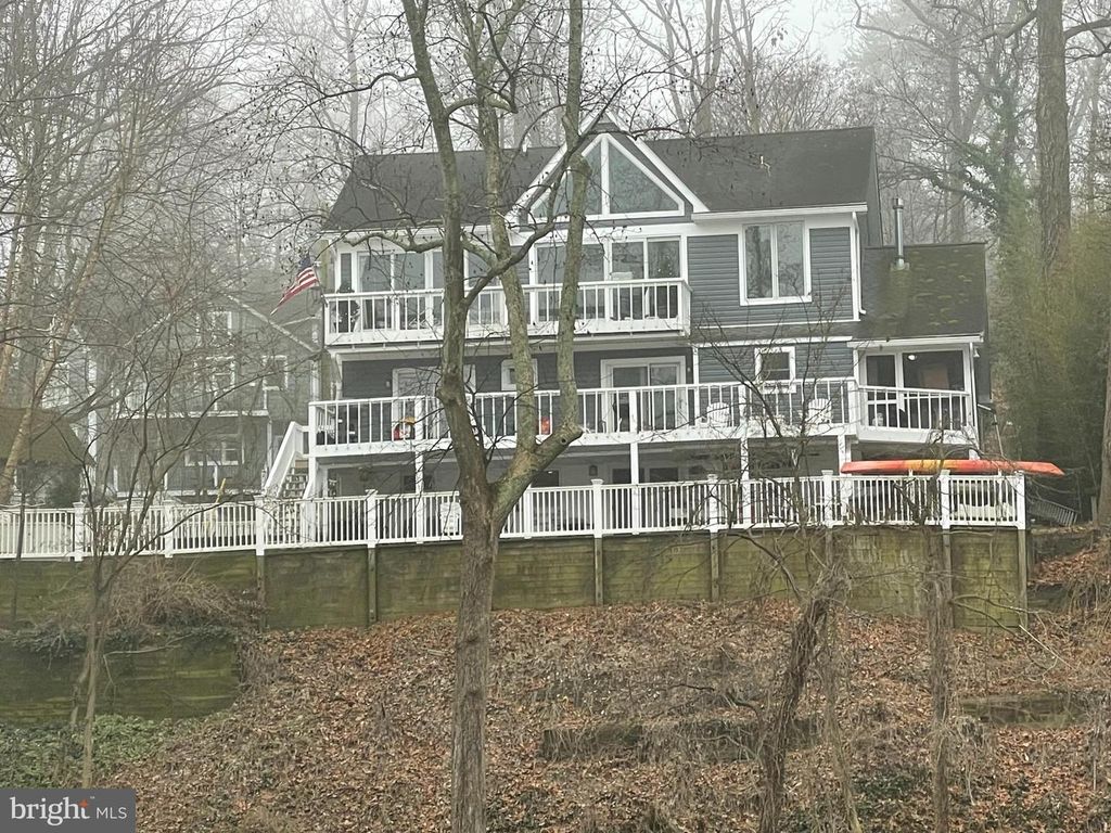 Image 86 of property listing at 1812 SHORE DR, Annapolis, MD 21401