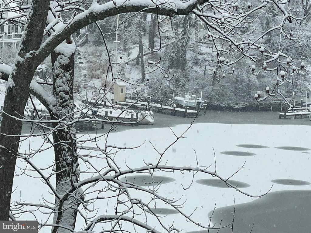 Image 87 of property listing at 1812 SHORE DR, Annapolis, MD 21401