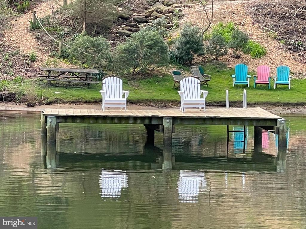 Image 88 of property listing at 1812 SHORE DR, Annapolis, MD 21401