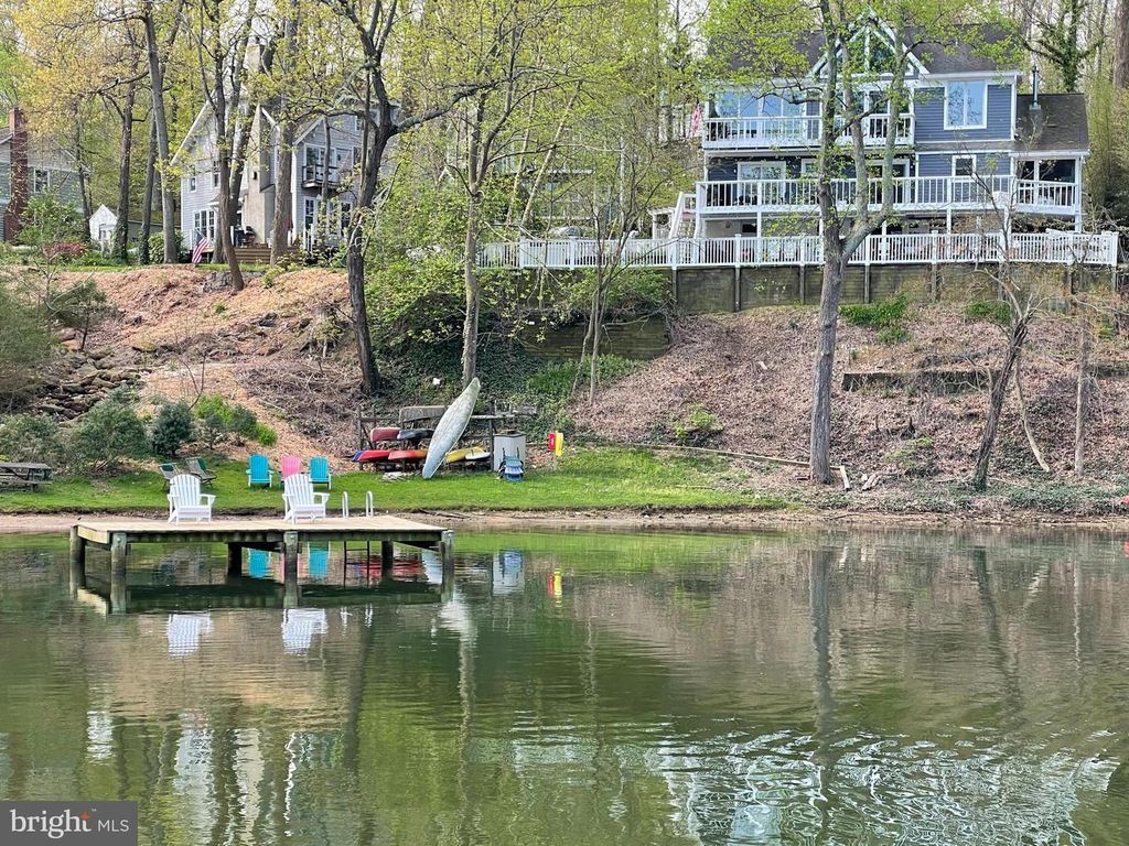 Image 89 of property listing at 1812 SHORE DR, Annapolis, MD 21401