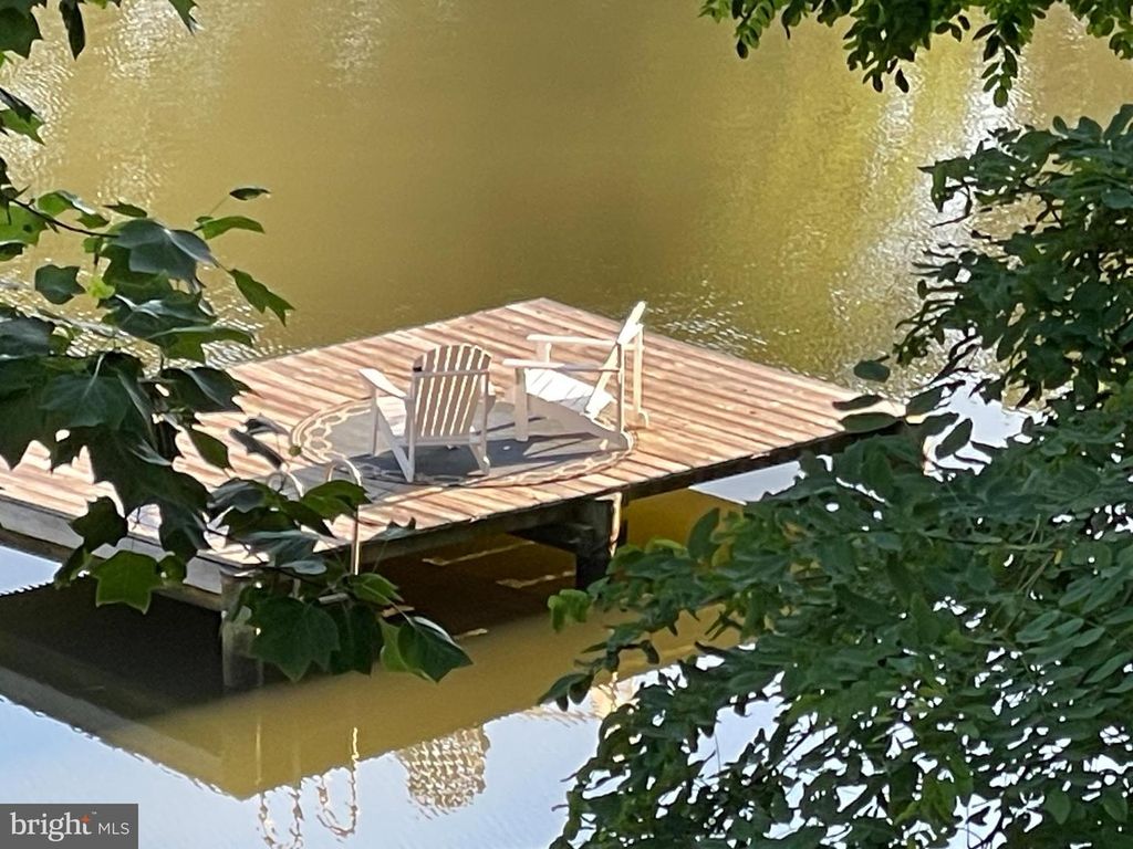 Image 91 of property listing at 1812 SHORE DR, Annapolis, MD 21401