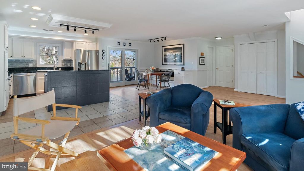 Image 14 of property listing at 1812 SHORE DR, Annapolis, MD 21401