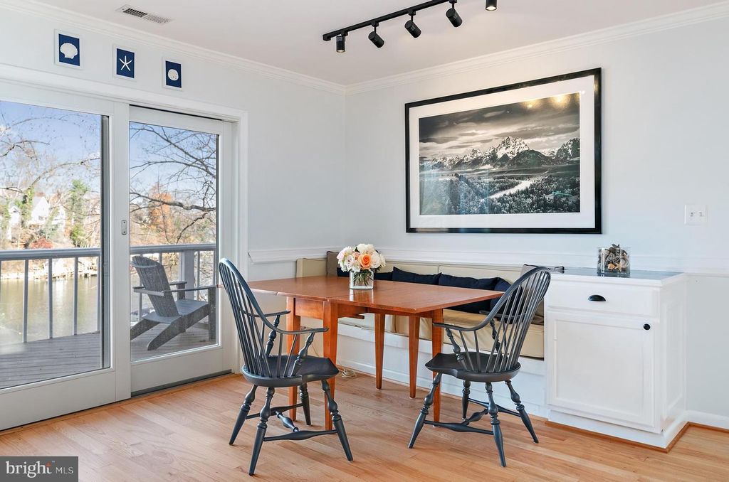 Image 15 of property listing at 1812 SHORE DR, Annapolis, MD 21401