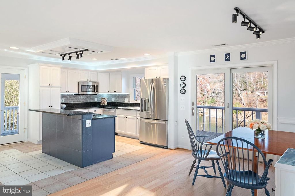 Image 17 of property listing at 1812 SHORE DR, Annapolis, MD 21401