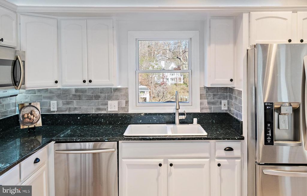 Image 20 of property listing at 1812 SHORE DR, Annapolis, MD 21401