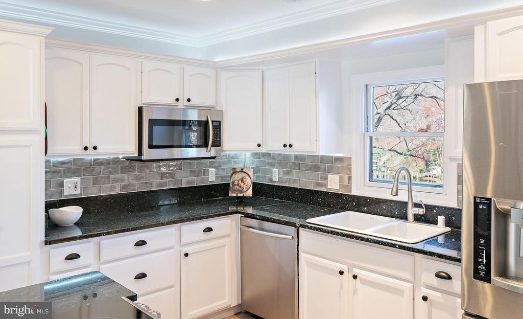 Image 21 of property listing at 1812 SHORE DR, Annapolis, MD 21401