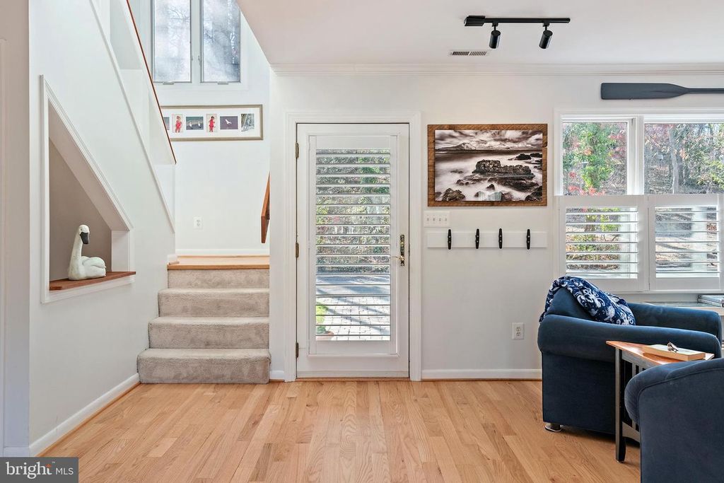 Image 23 of property listing at 1812 SHORE DR, Annapolis, MD 21401