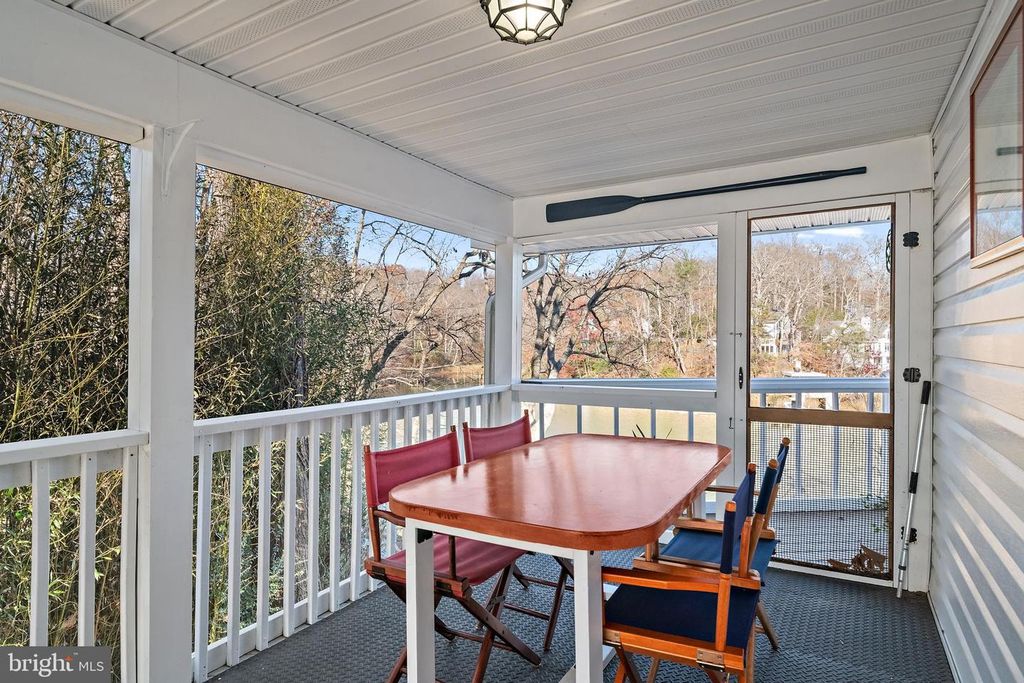 Image 26 of property listing at 1812 SHORE DR, Annapolis, MD 21401