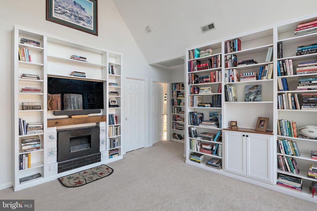 Image 37 of property listing at 1812 SHORE DR, Annapolis, MD 21401