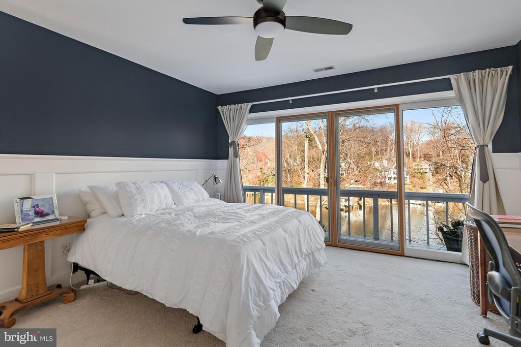 Image 39 of property listing at 1812 SHORE DR, Annapolis, MD 21401