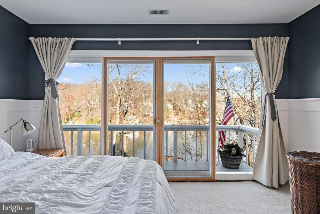 Image 40 of property listing at 1812 SHORE DR, Annapolis, MD 21401