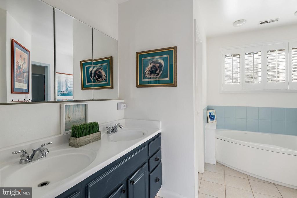 Image 41 of property listing at 1812 SHORE DR, Annapolis, MD 21401