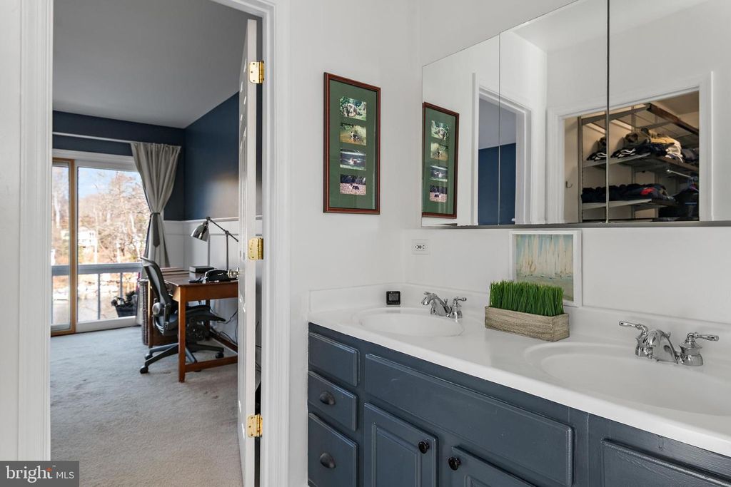 Image 43 of property listing at 1812 SHORE DR, Annapolis, MD 21401