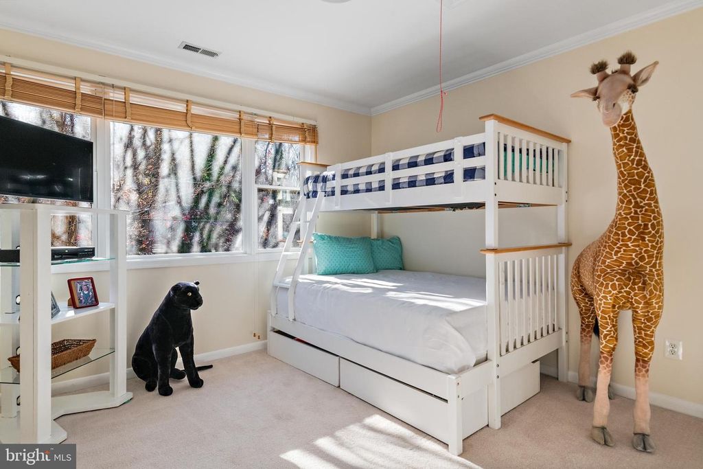 Image 44 of property listing at 1812 SHORE DR, Annapolis, MD 21401