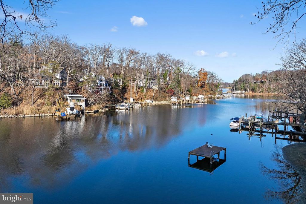 Image 5 of property listing at 1812 SHORE DR, Annapolis, MD 21401