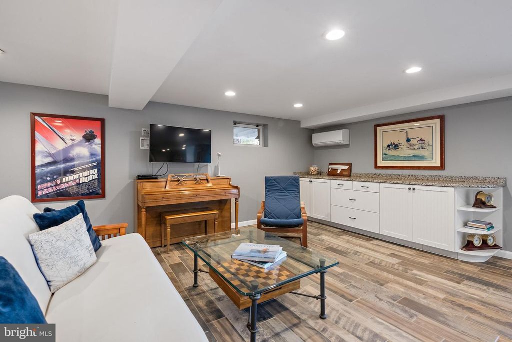 Image 53 of property listing at 1812 SHORE DR, Annapolis, MD 21401