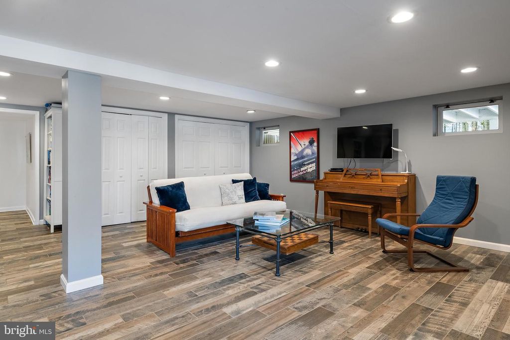 Image 54 of property listing at 1812 SHORE DR, Annapolis, MD 21401