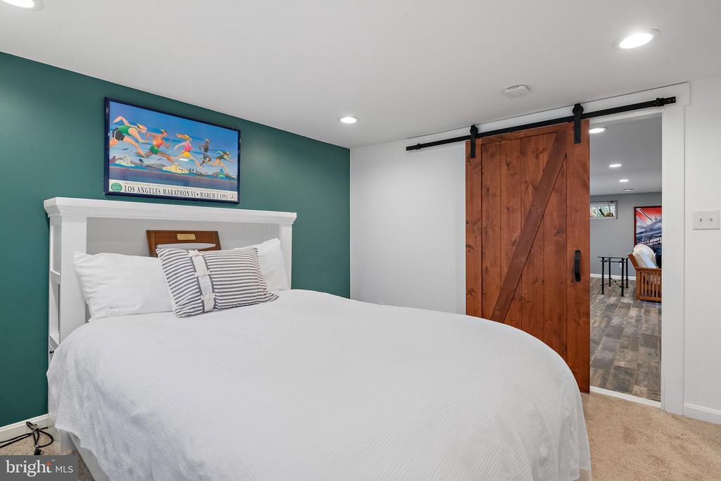 Image 59 of property listing at 1812 SHORE DR, Annapolis, MD 21401