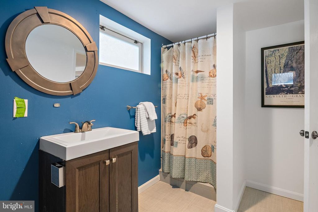 Image 60 of property listing at 1812 SHORE DR, Annapolis, MD 21401