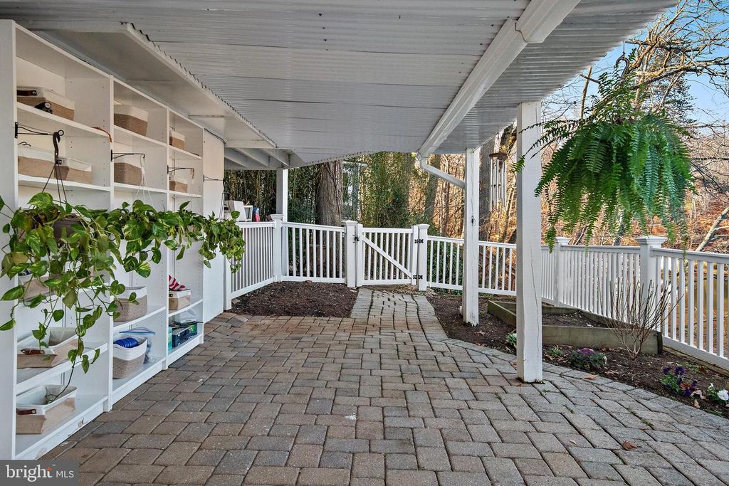 Image 62 of property listing at 1812 SHORE DR, Annapolis, MD 21401