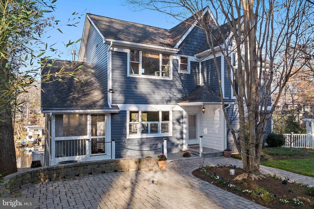 Image 7 of property listing at 1812 SHORE DR, Annapolis, MD 21401