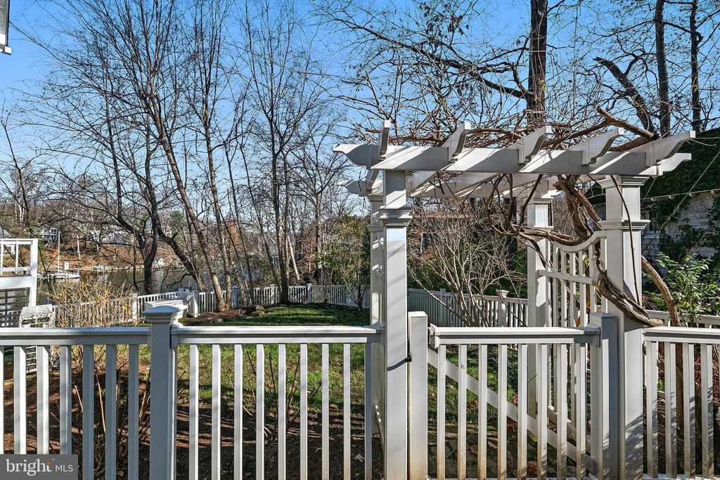 Image 68 of property listing at 1812 SHORE DR, Annapolis, MD 21401
