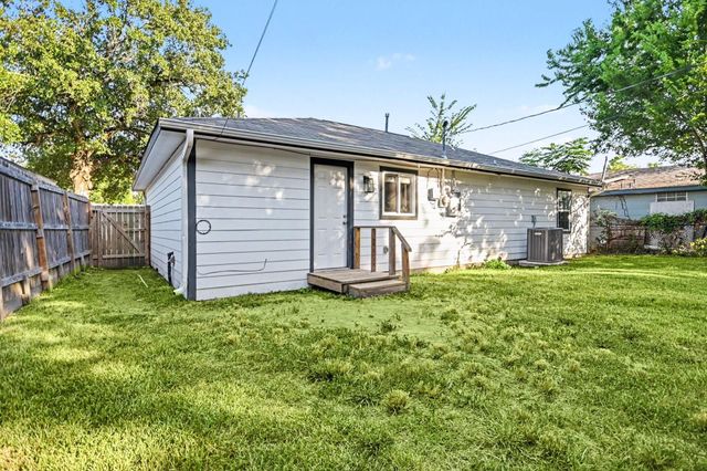 7346 Okinawa Road, Houston, TX 77033