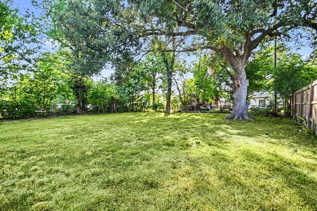 7346 Okinawa Road, Houston, TX 77033