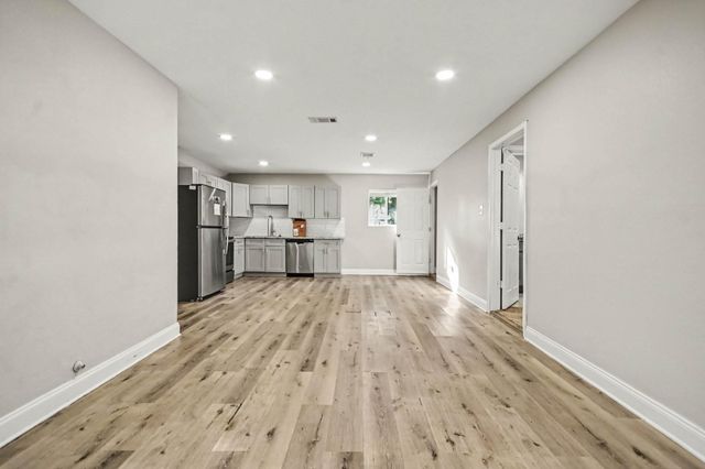 7346 Okinawa Road, Houston, TX 77033