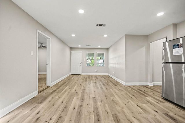 7346 Okinawa Road, Houston, TX 77033