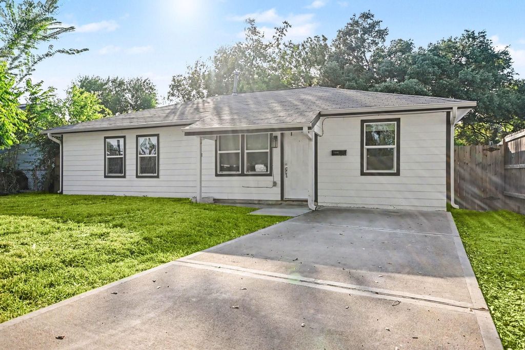 7346 Okinawa Road, Houston, TX 77033