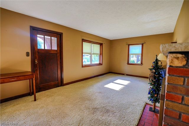 518 Edwards Street, Louisville, OH 44641