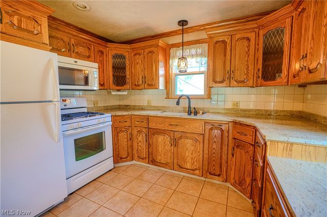 518 Edwards Street, Louisville, OH 44641