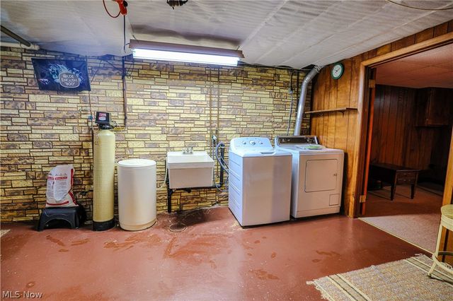 518 Edwards Street, Louisville, OH 44641