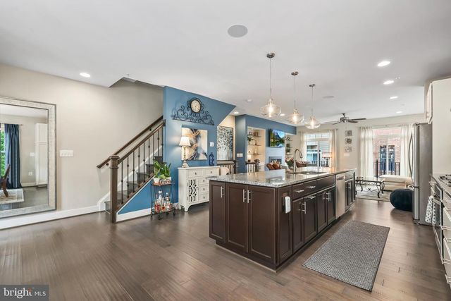 400 IRONSIDES SQ SE, Leesburg, VA 20175