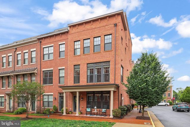400 IRONSIDES SQ SE, Leesburg, VA 20175