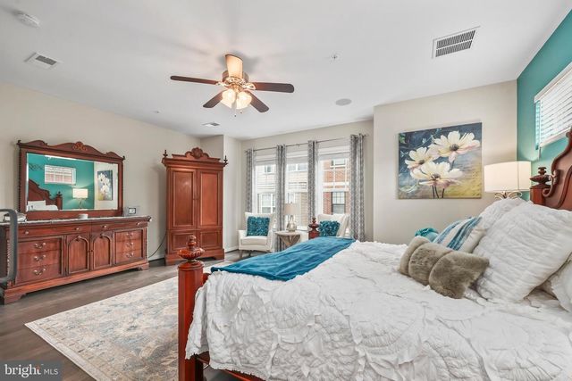 400 IRONSIDES SQ SE, Leesburg, VA 20175