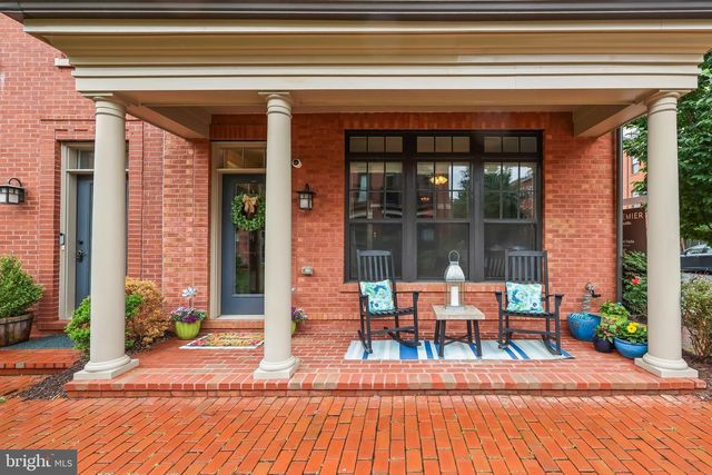 400 IRONSIDES SQ SE, Leesburg, VA 20175